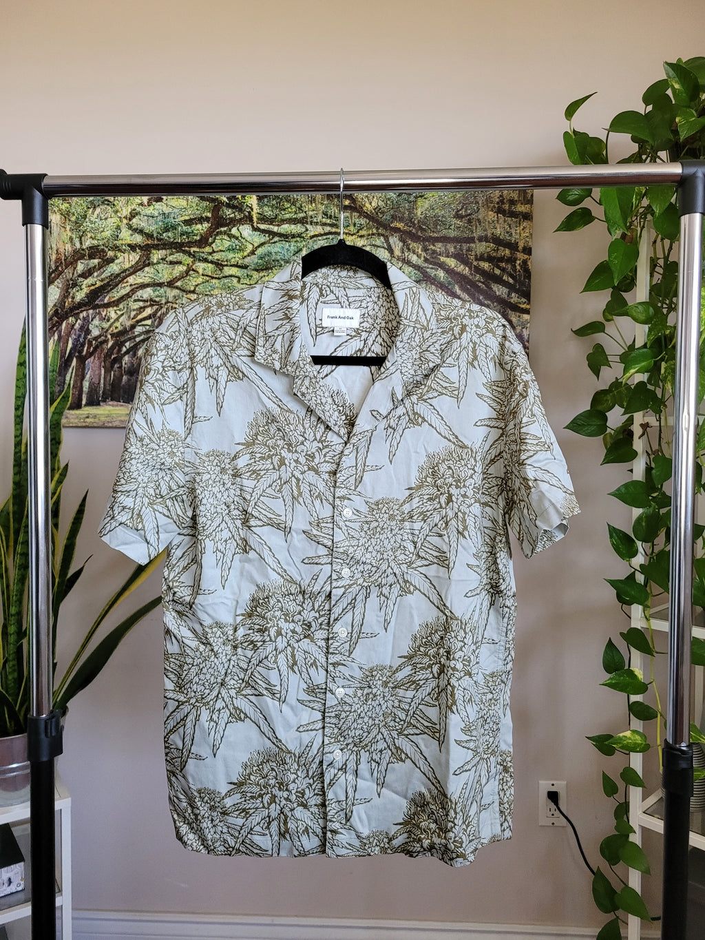Patterned Short-sleeve Collared Button-Up